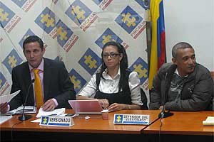 Alias 'El Cura' (a la derecha), durante una audiencia en la Fiscalía 5 de Justicia y Paz.
